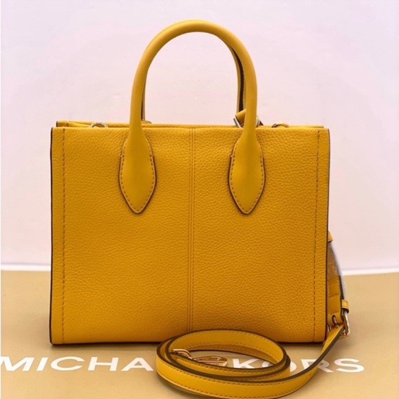 Michael Kors Mirella Small Shopper
Top Zip Tote Crossbody Jasmine
Yellow - Picture 2 of 11
